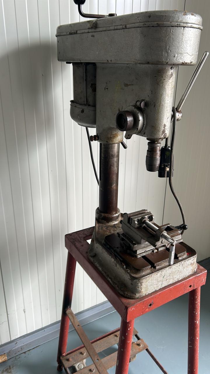 Vintage industriële kolomboormachine EMF Dordt 226 BV 5/4 – werkend