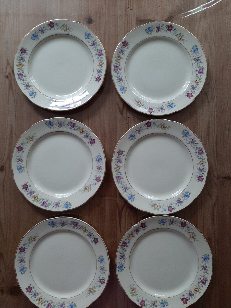PLATEEL - 6 ANTIEKE ONTBIJTBORDJES - DIA 22,5 CM