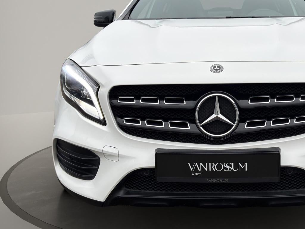 Mercedes-Benz Gla-klasse 180 business solution amg pano camera clima