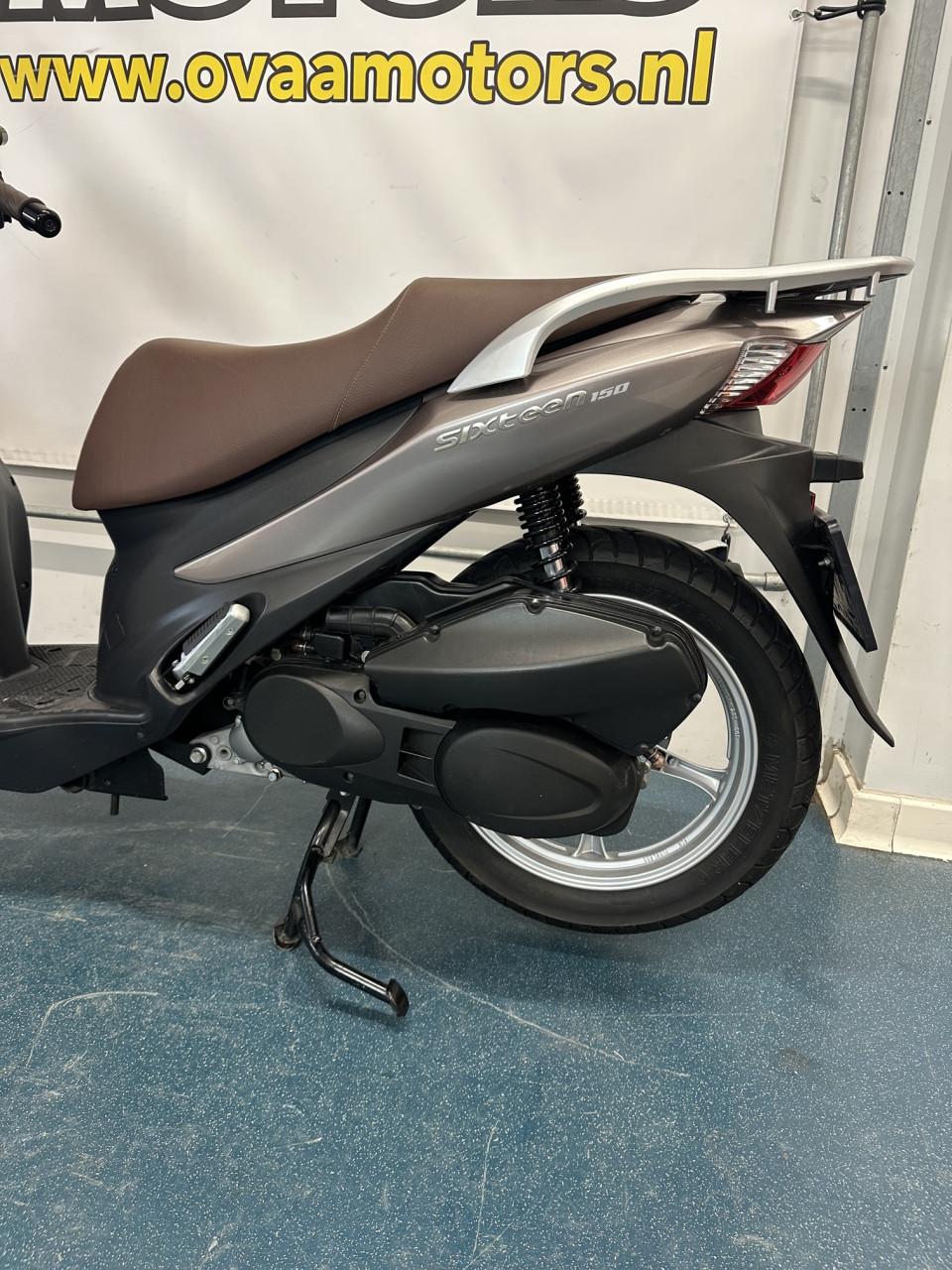 Suzuki Sixteen 150 2012 met zeer lage km stand