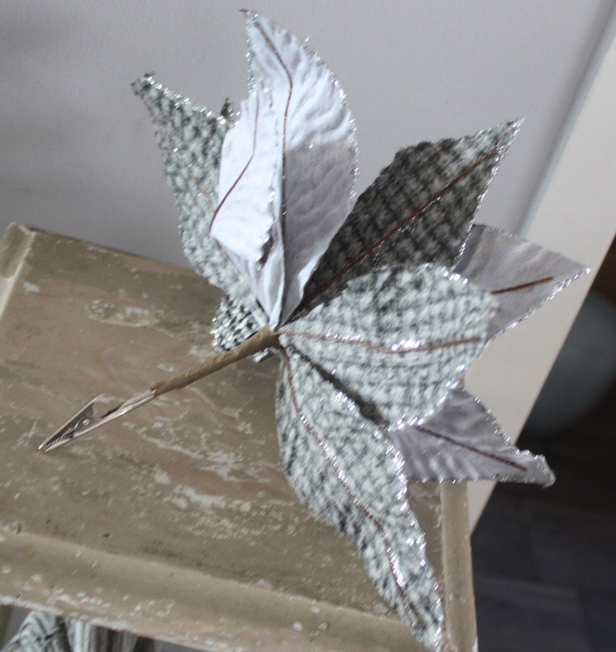 Set van 4 glitter bloemen  zilverkleurop knijper