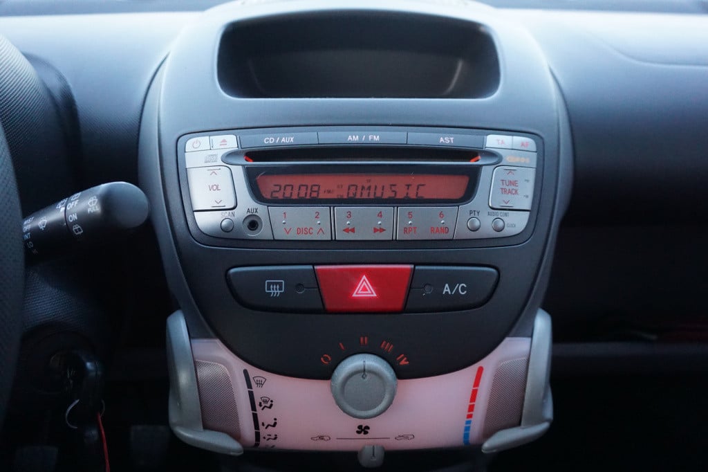 Peugeot 107 1.0-12v xs urban move airco / elektr. ramen / lm velgen / nap -
