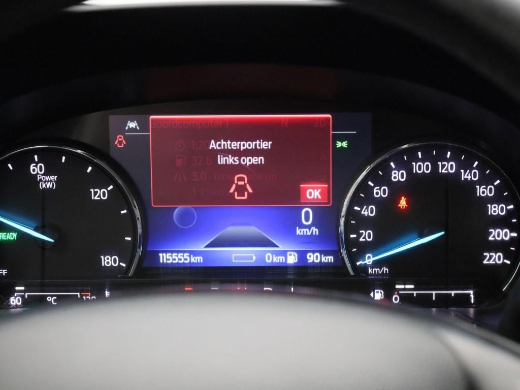 Ford Kuga 2.5 phev titanium | automaat | navigatie | trekhaak | navigatie |