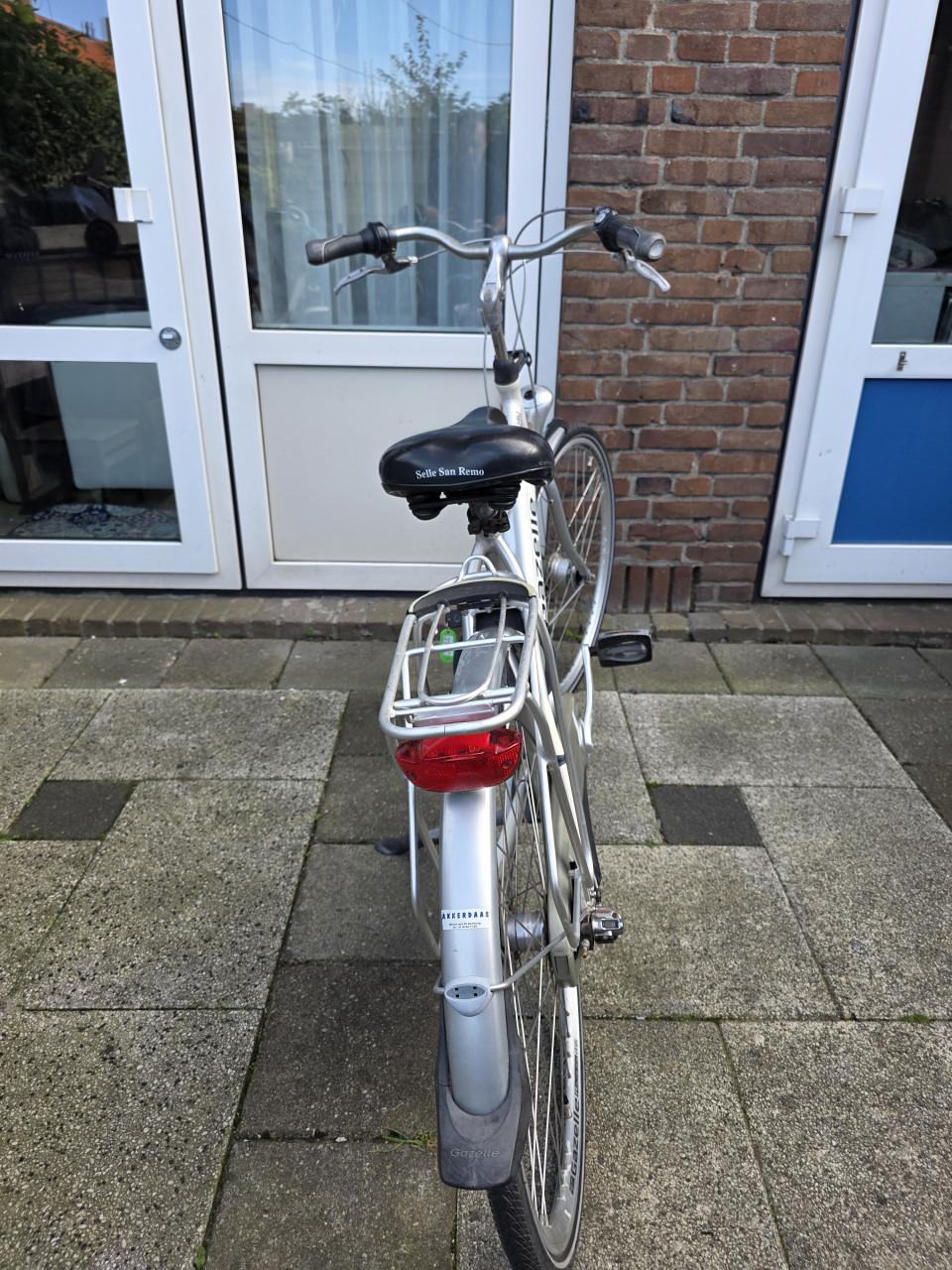 Dames fiets merk Gazelle- 28 inch-3 versnellingen- Fr.maat 57cm-Slot AXA