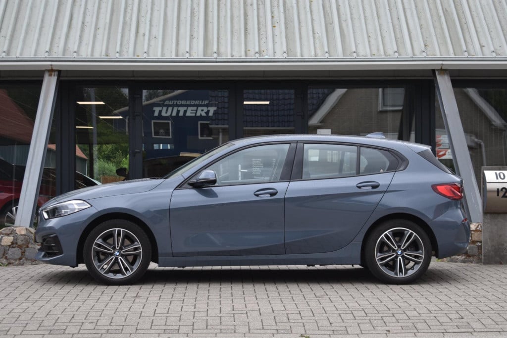 BMW 1 Serie 116i sportline | camera | apple carplay | android auto | nap | 