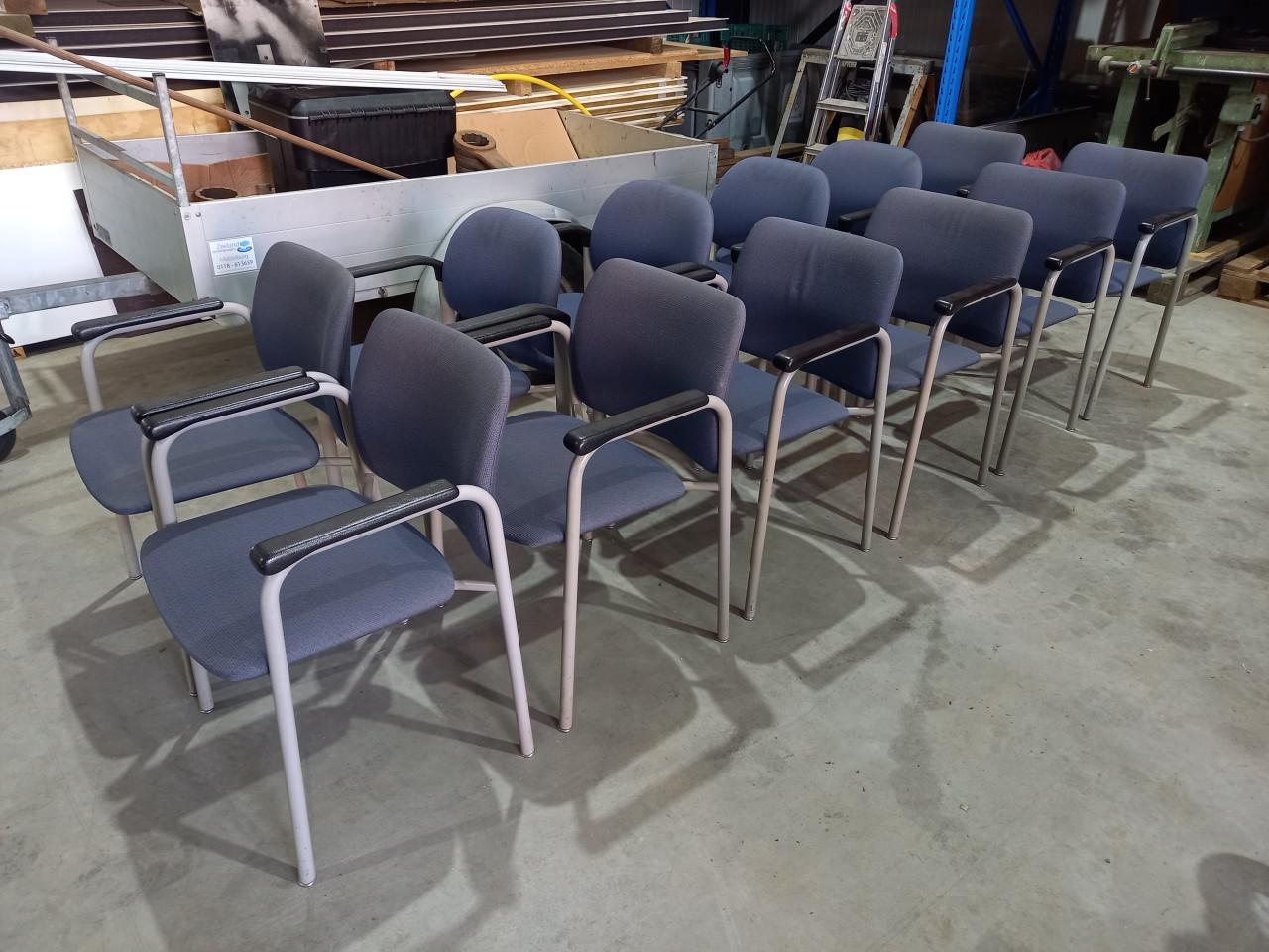 Stoelen kantinestoelen stapelstoelen