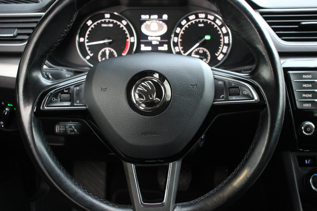 Skoda Superb combi 1.6 tdi style business | automaat | navi | camera
