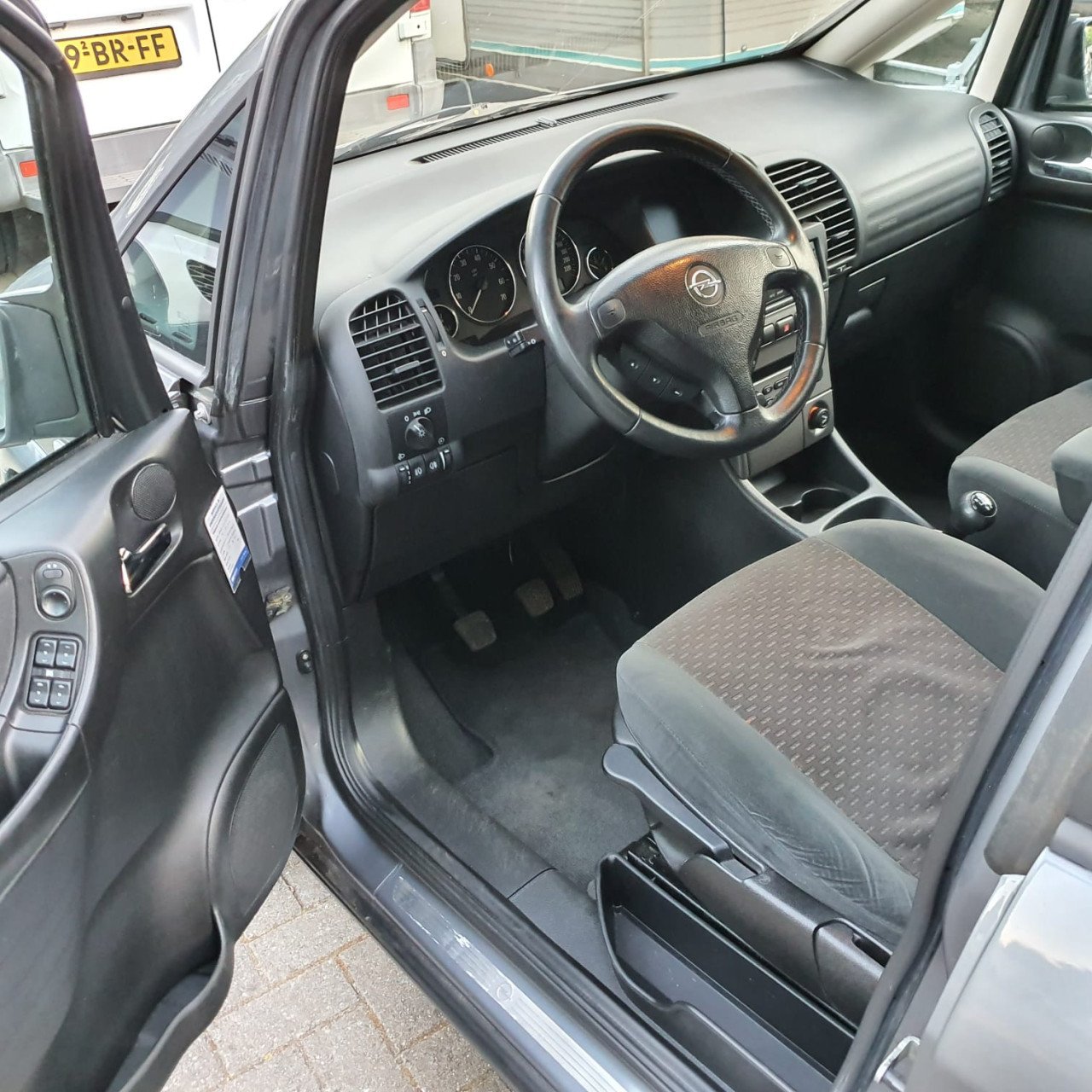 Opel Zafira 1.8 16V Elegance