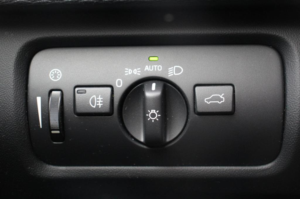Volvo V40 1.5 t2 inscription aut. - leder - full led - navi - citycafety - 