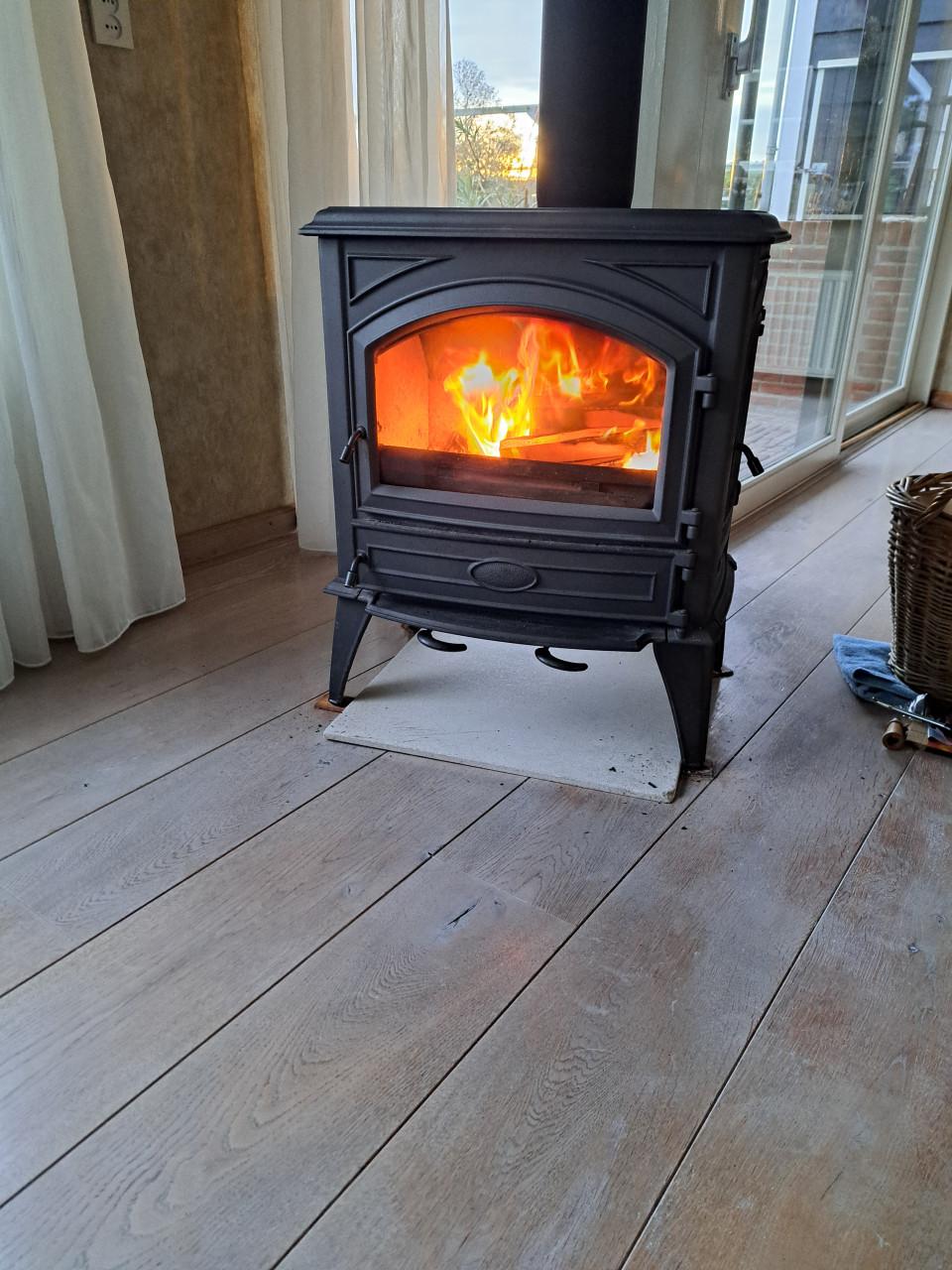 Hout kachel dovre. 640