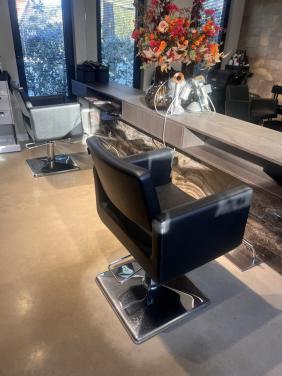 2 kapperstoelen incl. Voetsteunen