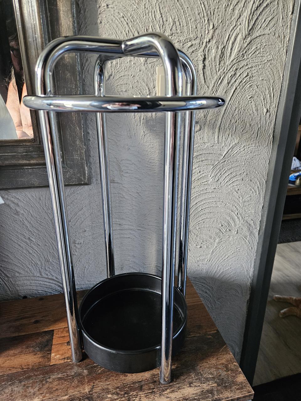 Design paraplubak Gispen, chroom, zo goed als nieuw