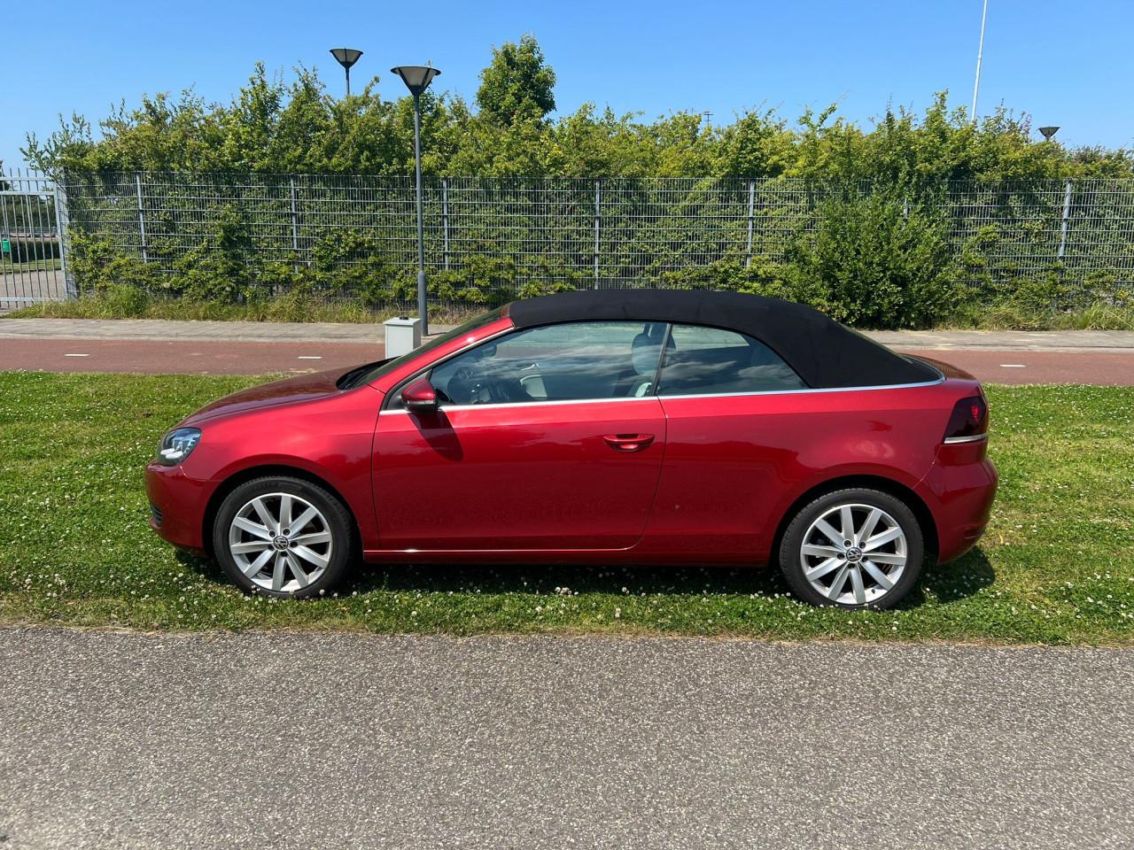 VW Golf Cabriolet uit 2012 met slechts 129.000 km LED/Airco/Leer