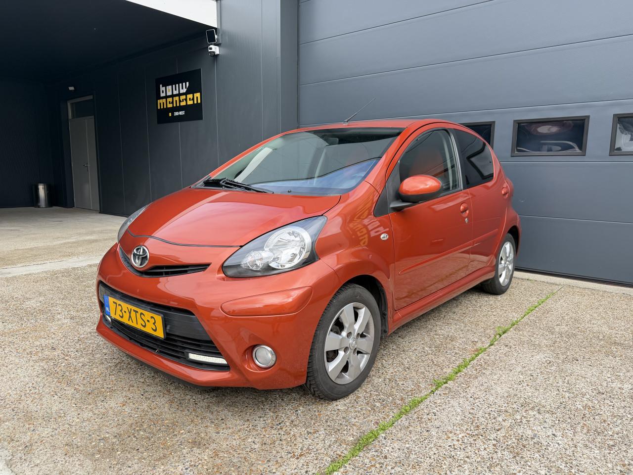Toyota Aygo 1.0 12V Vvt-i 5DRS 2012 Dynamic Orange Airco Apk