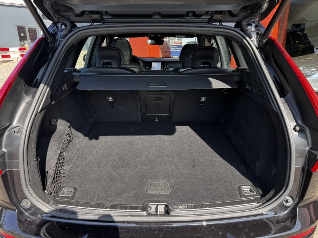 Volvo XC60 2.0 t6 plug-in hybrid awd plus black edition