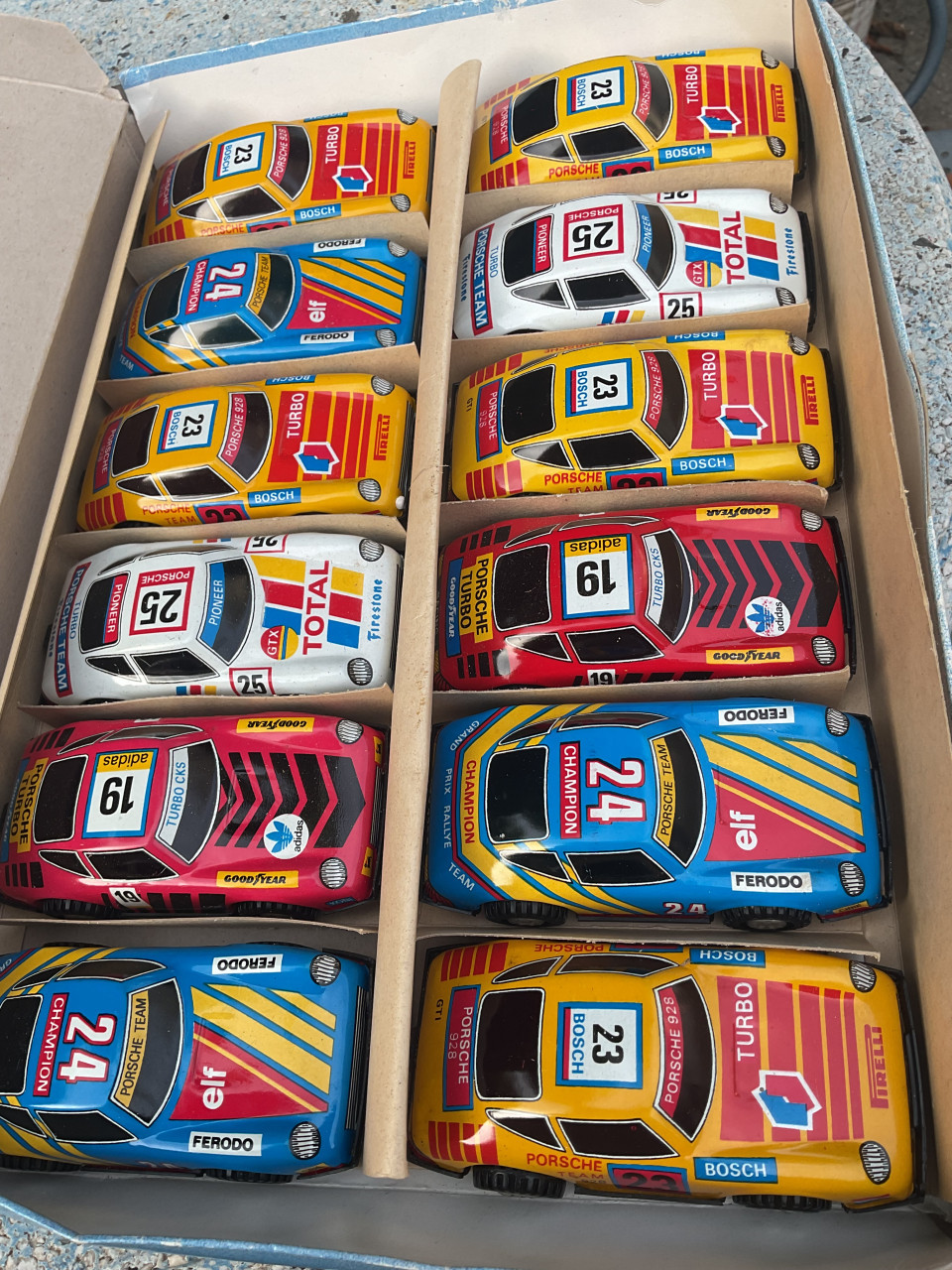 Vintage Porsches 12 st. ( nieuw in doos )