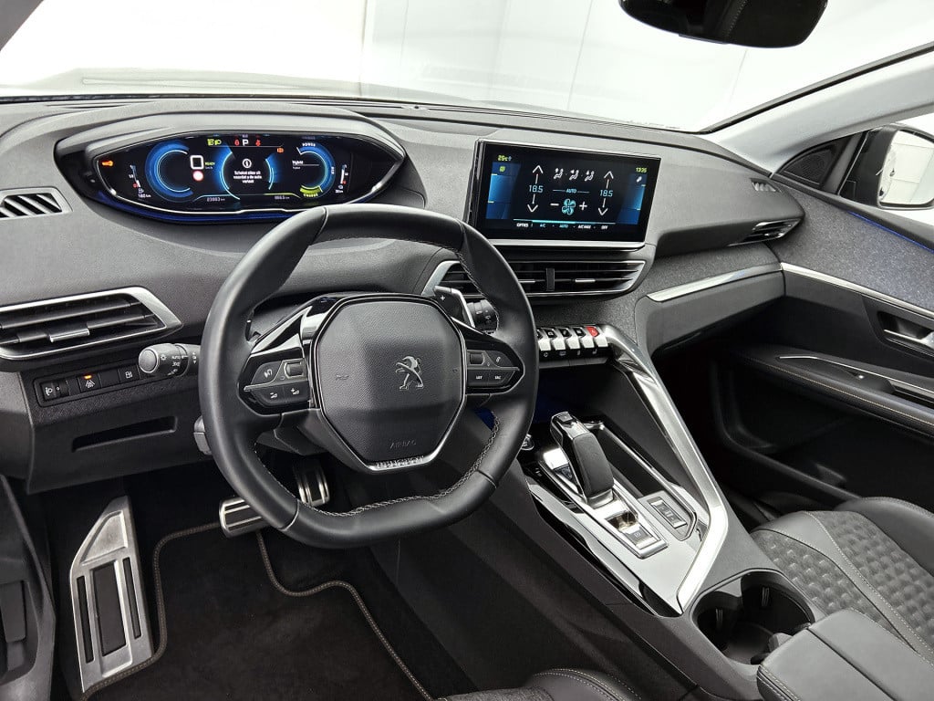 Peugeot 3008 plug-in hybrid 225pk road trip | rijklaar | trekhaak |