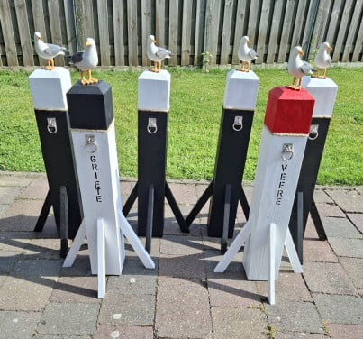 Meerpalen met Meeuw