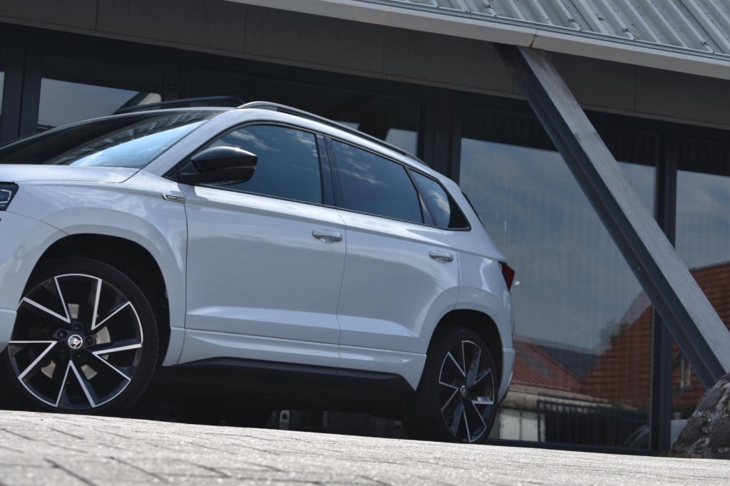 Skoda Karoq 1.5 tsi act sportline | panoramadak | canton | dealer onderhoud