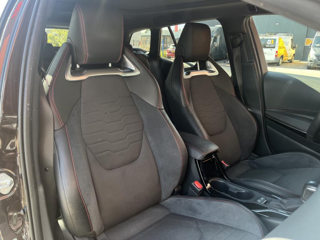 Toyota Corolla Touring Sports 2.0 hybrid executive | trekhaak | pano | nav!