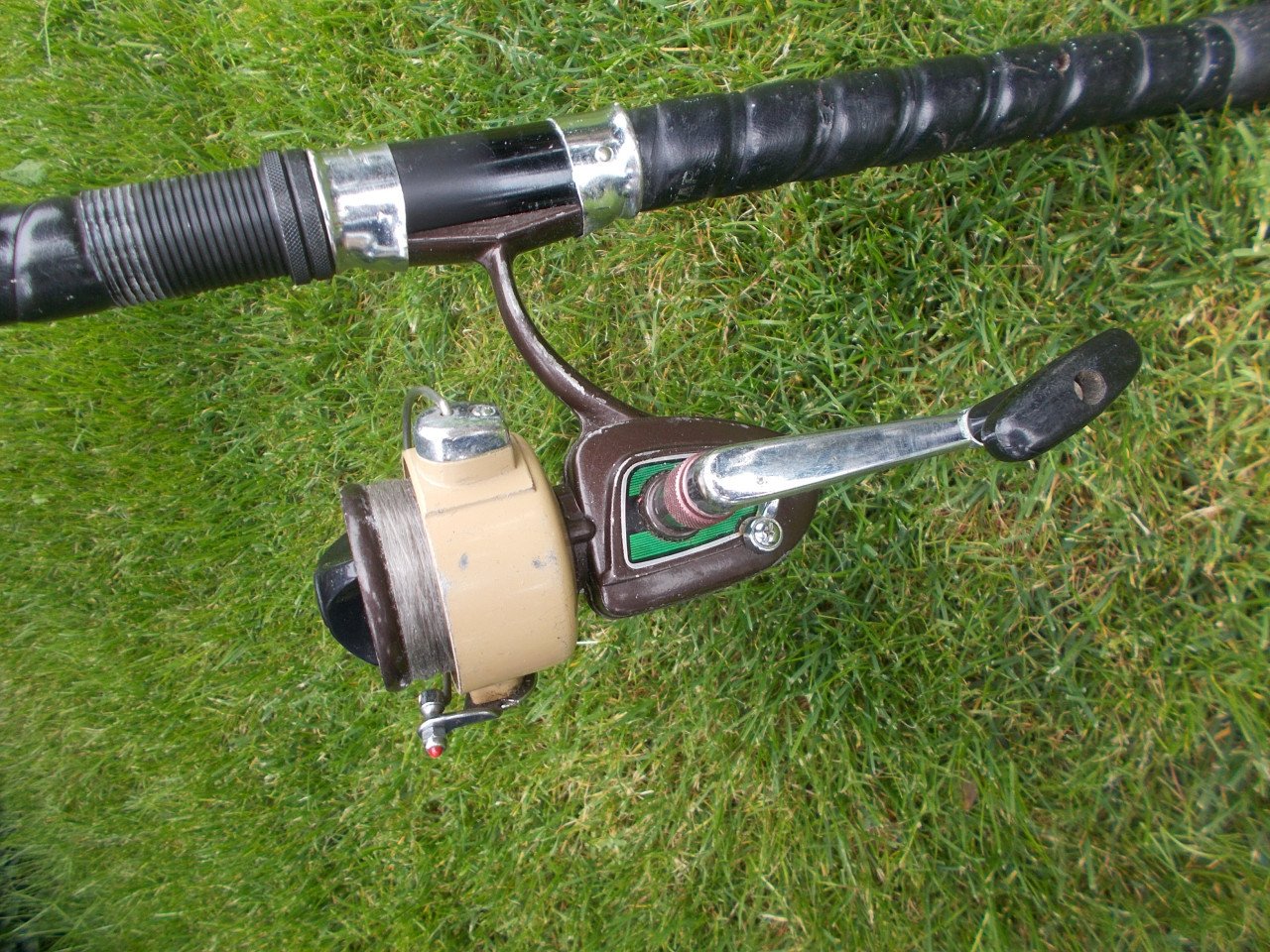 Binnenwaterhengel, lengte  465cm  met CAMARA werpmolen