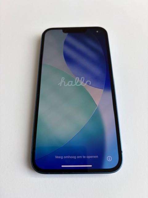 I Phone 13 en Ear-pods in zeer goede staat