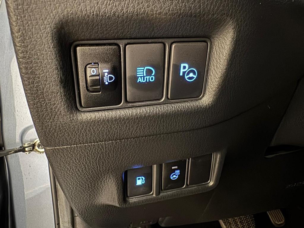 Toyota C-hr 1.8 hybrid business plus