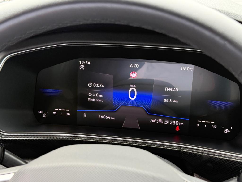 Volkswagen T-cross 1.5 tsi 150pk dsg r-line | camera | trekhaak | navi | iq