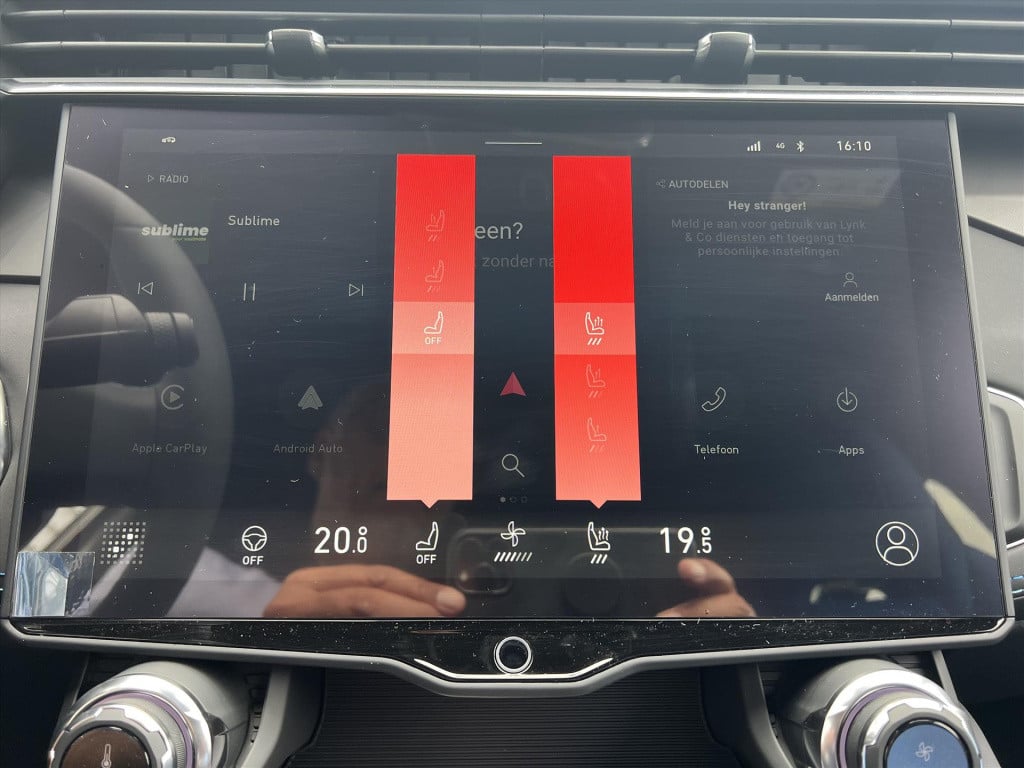 Lynk & Co 01 1.5 261pk plug in hybrid , stuurverwarming , panodak , adaptiv