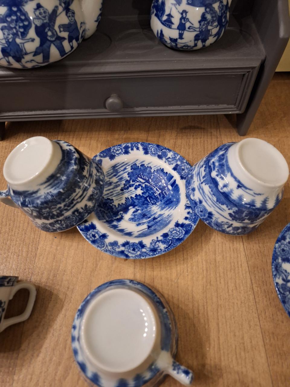 Decoratieve kop en schotels