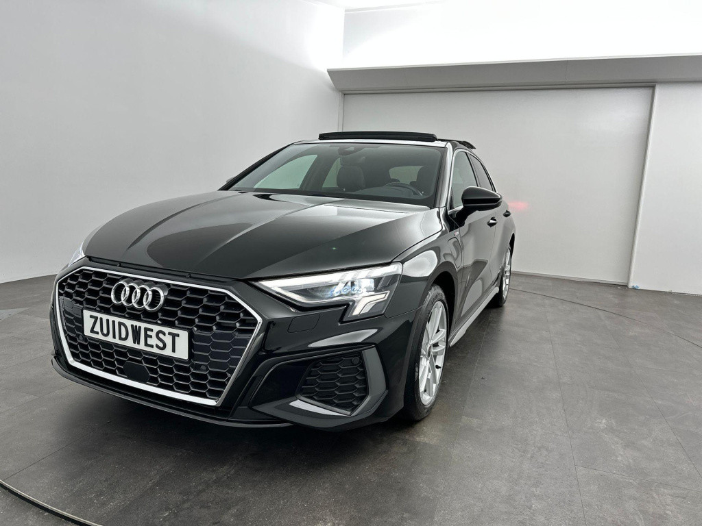 Audi A3 sportback 40 tfsi e s-line pano matrix camera acc lane