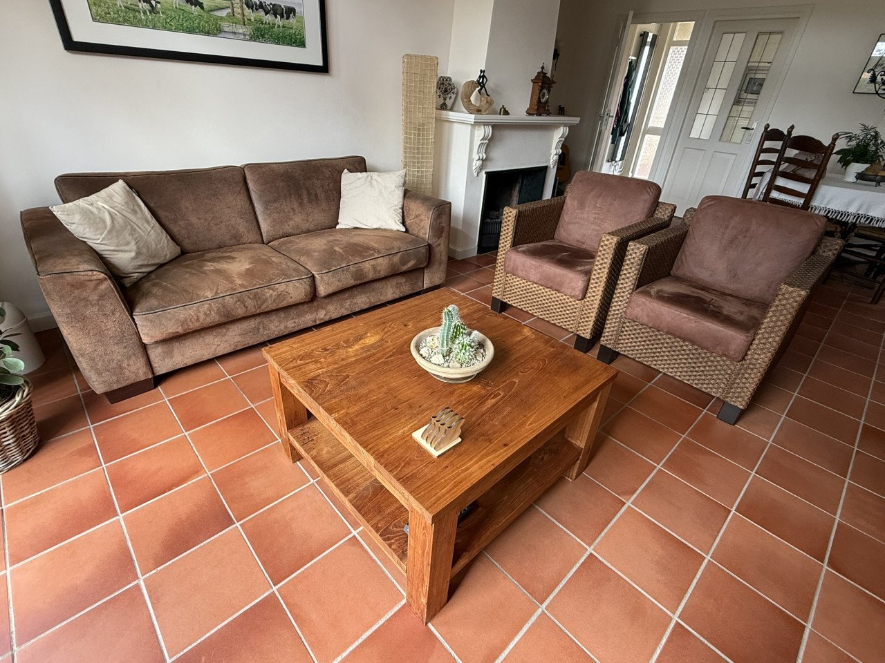Te koop: zithoek bestaande uit 2 stoelen, 1 bank en salontafel