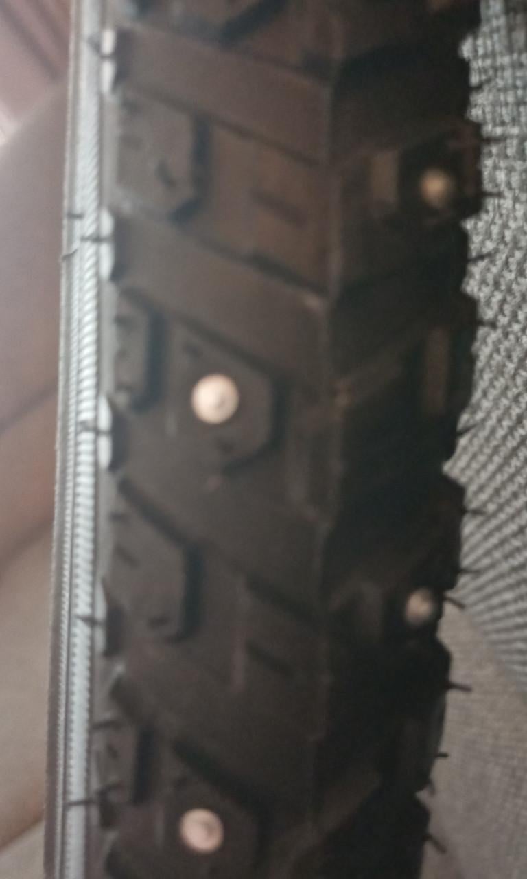 Nieuwe schwable snow stud buitenbanden