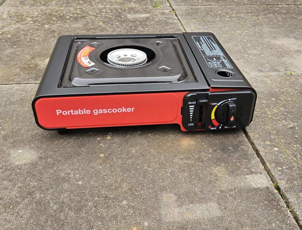 Portable gas cooker