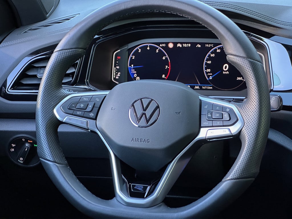 Volkswagen T-roc 1.5 tsi 150pk r-line | black style | keyless | navi | adap