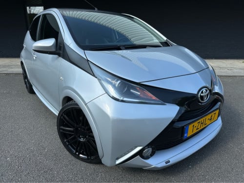 Toyota Aygo 1.0 vvt-i x-play // musketier sport pakket // uniek! //