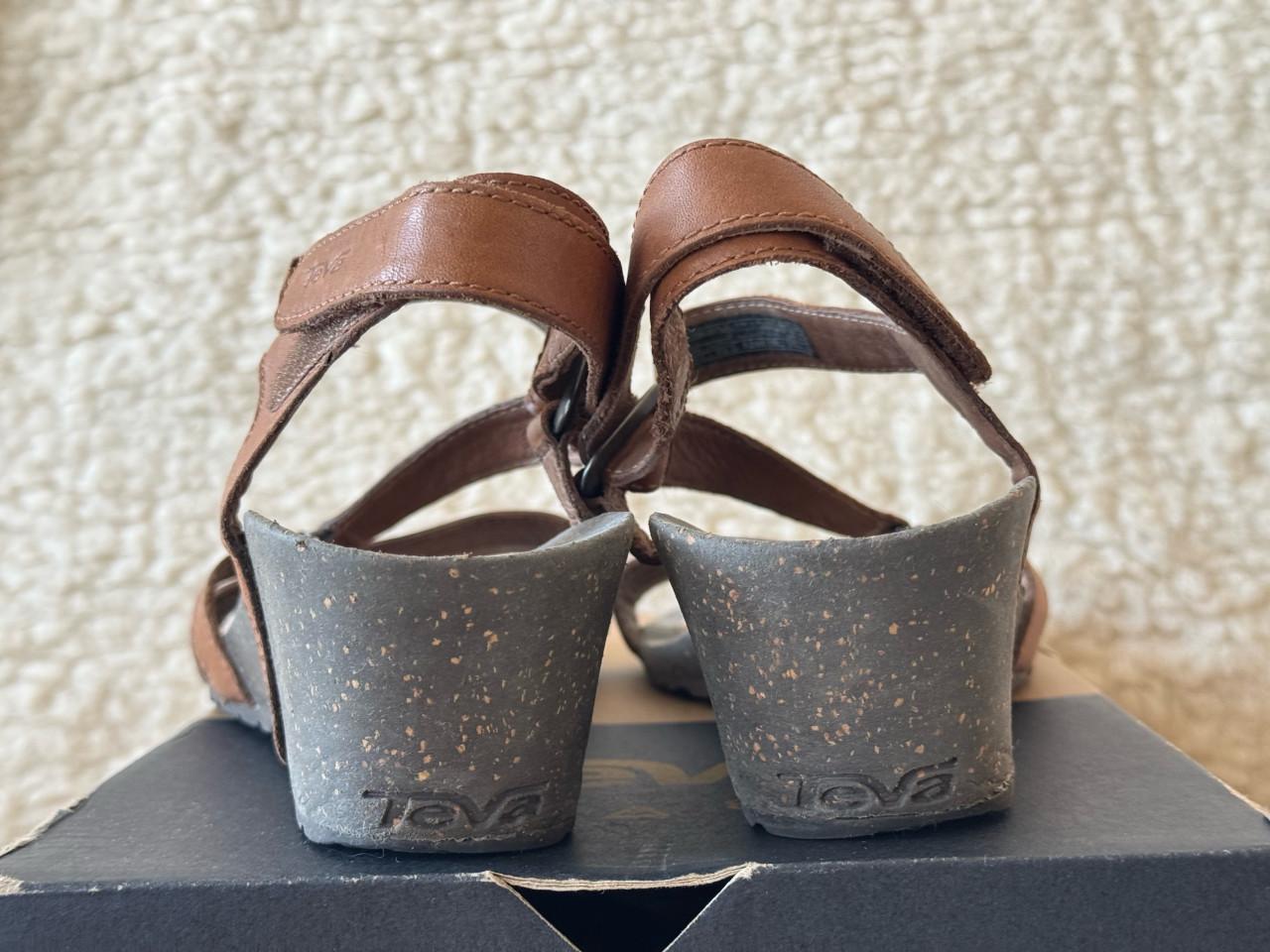 Teva Women Cabrillo Crossover Wedge Tan Sandaal in maat 41