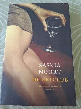 Boek de Eetclub - Saskia Noort (goede staat)