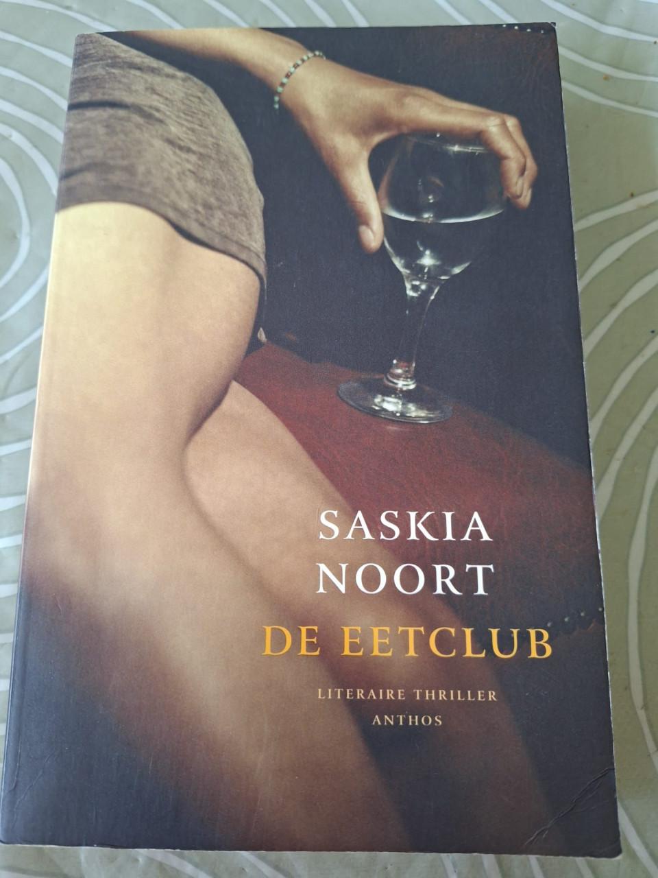 Boek de Eetclub - Saskia Noort (goede staat)