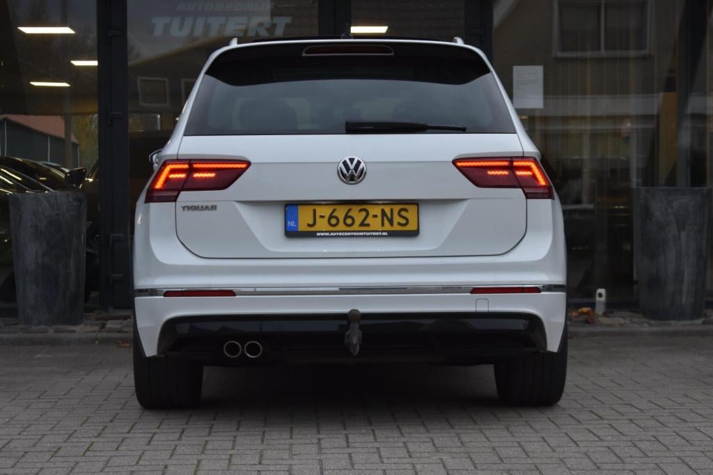 Volkswagen Tiguan 1.5 tsi act r-line | trekhaak | camera | dealer onderhoud