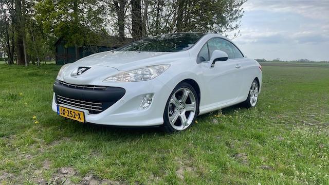 Zeer mooie peugeot 308cc cabrio parelmoet wit weinig km nu 5499 euro