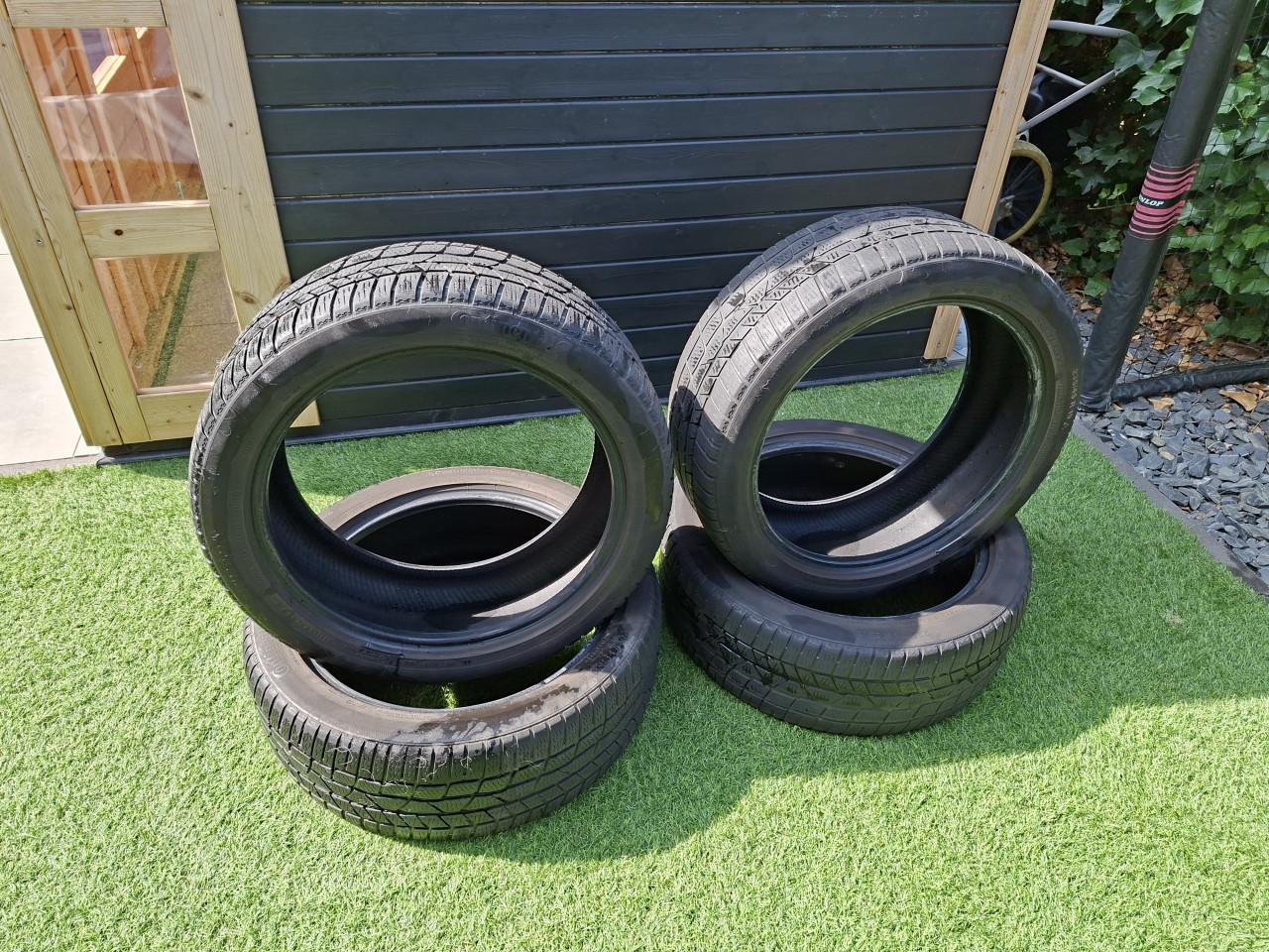 4 Continental Winterbanden 235x45 R19