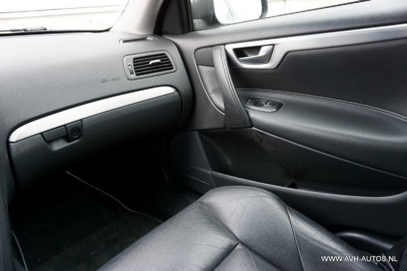 Volvo S60 2.4d, leer + clima!