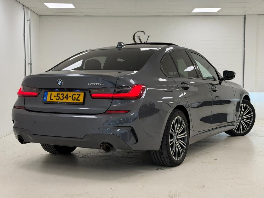 BMW 3-serie 330e m-sport | schuif/kanteldak | elektrische stoelen | verwarm