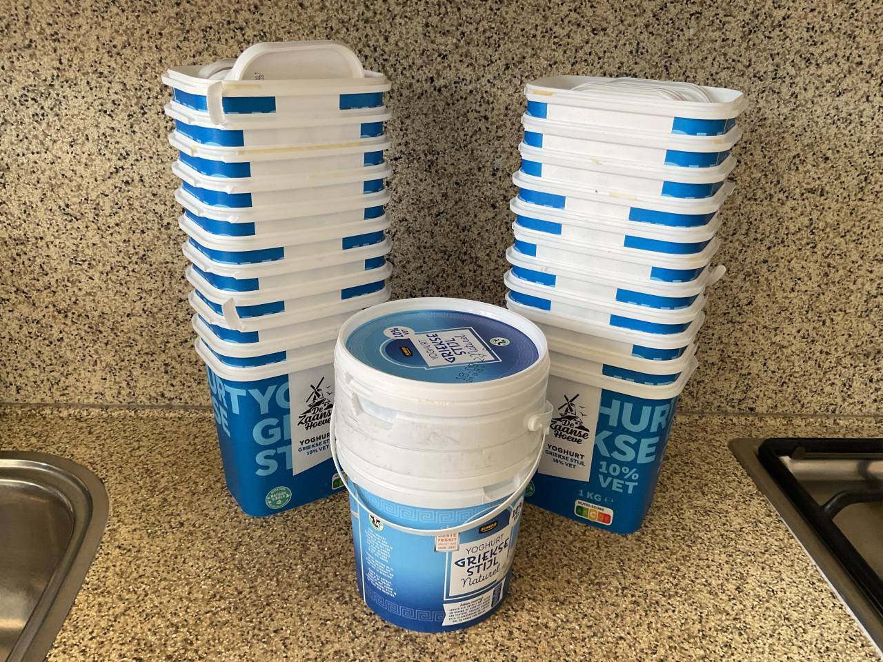 Heel veel 1 liter bakjes om plantjes te stekken of zaaien .     GRATIS.