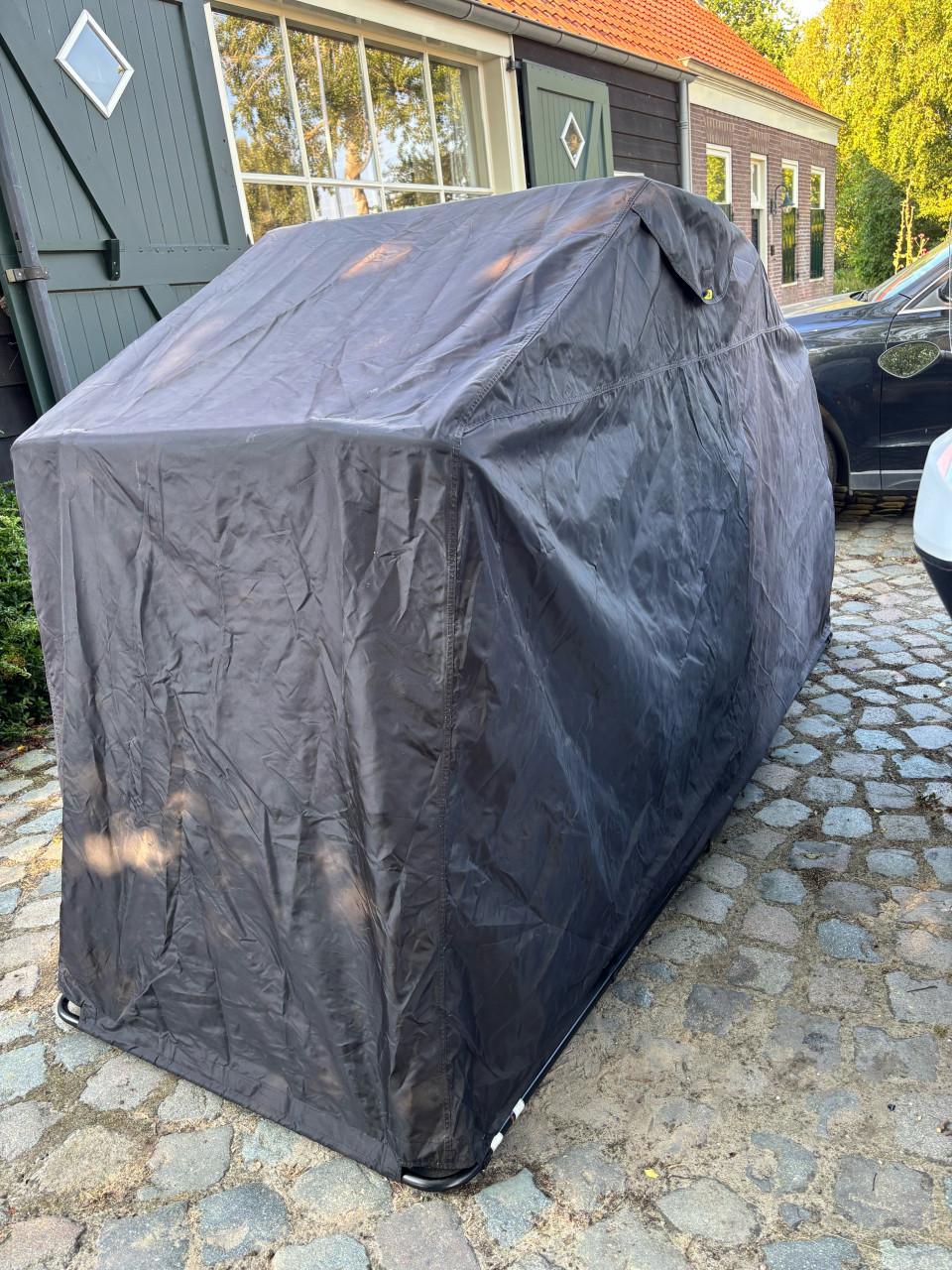 Motor tent
