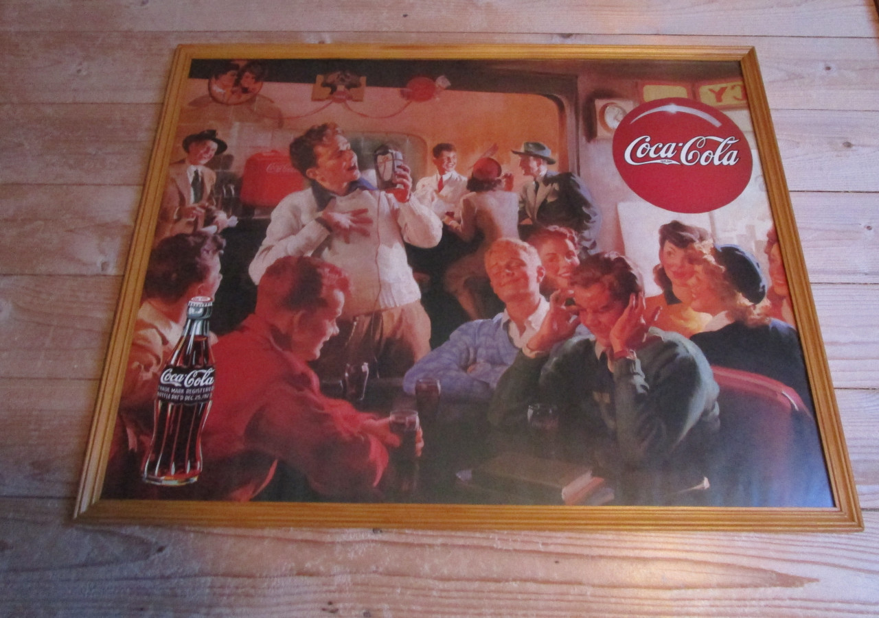 Houtenlijst Coca Cola prent achter ontspiegel afm:72x57 cm.