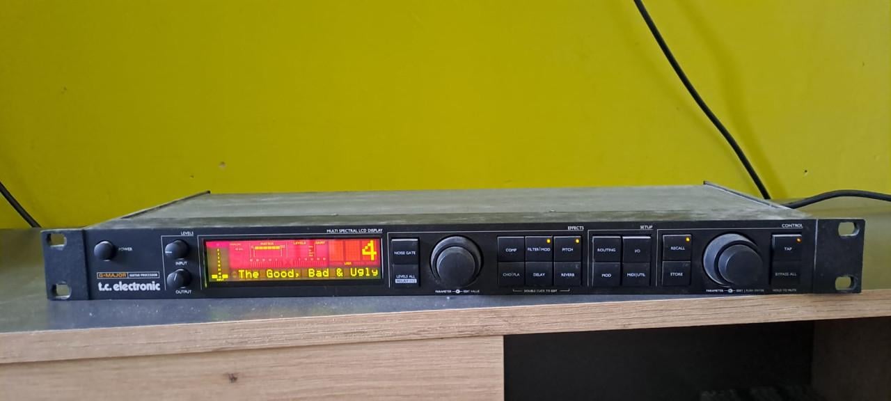 Sansamp bassdriver di RBI, TC Electronic G-Major en Rocktron Velocity 300