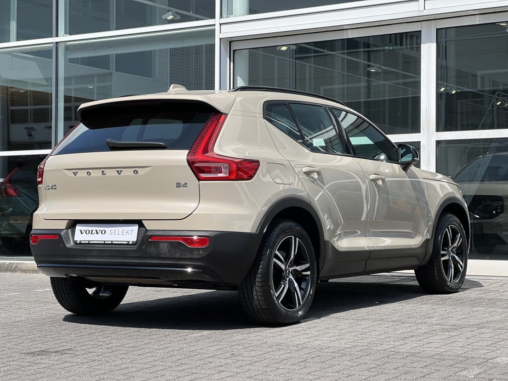 Volvo XC40 b4 197pk plus dark| adap.cruise| trekhaak|camera| googlemaps| el