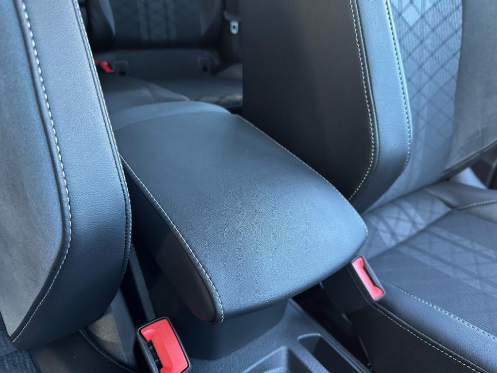 Volkswagen T-roc 1.5 tsi 150pk r-line | black style | keyless | navi | adap